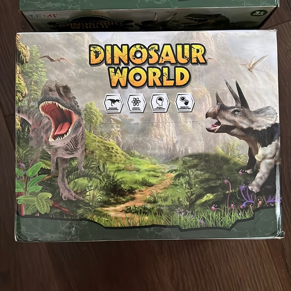 NWT DINOSAUR WORLD PLAYSET Educational Realistic Dinosaur Action Figure Set